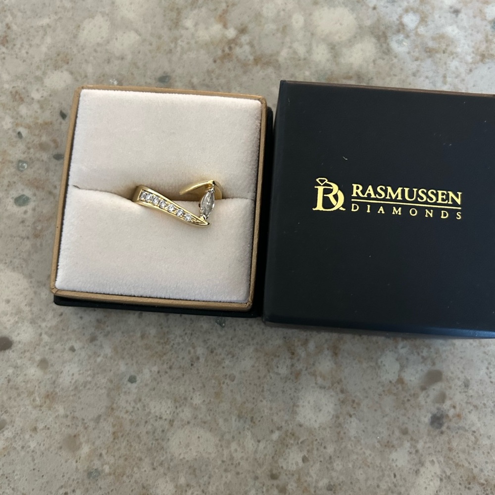 Gold Ring Set - Picture 5 of 9